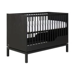 Kidsmill Savi Babykamer Zwart Eiken | Bed 60 X 120 Cm + Commode 7 Kidsmill Savi Babykamer Zwart Eiken | Bed 60 X 120 Cm + Commode -Kinderproducten Winkel Kidsmill Savi ledikant 3 edb1