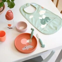 Done By Deer Deer Slab Happy Clouds - Groen -Kinderproducten Winkel done by deer slap sfeerfoto 8b24