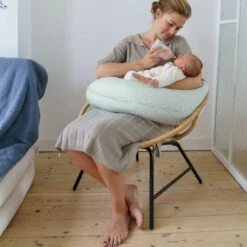 Doomoo Buddy Cloudy Voedingskussen Kaki -Kinderproducten Winkel doomoo lifestyle buddy b60 cloudykaki dsc05866 fae5