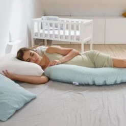 Doomoo Buddy Cloudy Voedingskussen Kaki -Kinderproducten Winkel doomoo lifestyle buddy b60 cloudykaki dsc07236 be66