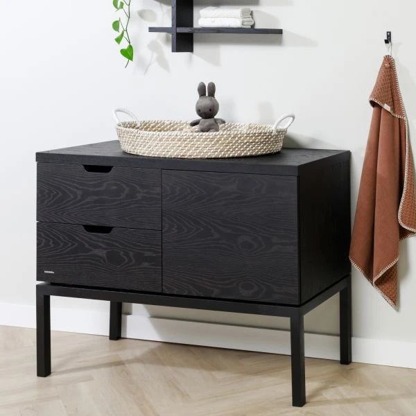 Kidsmill Savi Babykamer Zwart Eiken | Bed 60 X 120 Cm + Commode 2 Kidsmill Savi Babykamer Zwart Eiken | Bed 60 X 120 Cm + Commode - Afbeelding 2