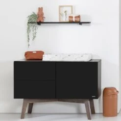 Kidsmill Sixties Commode Zwart Mat / Walnoot -Kinderproducten Winkel sixties zwart donker noten sfeer zonder bladvergroter 3 4 24b3